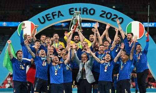 意大利拿到欧洲杯（意大利队夺得欧洲杯冠军）