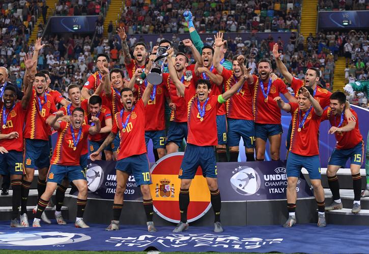 西班牙皇欧洲杯（欧冠杯西班牙）